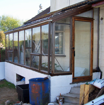 Solar greenhouse with heat store